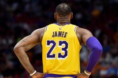 伦纳德2800万违规合同引离队传闻，快船队选秀权和前景受威胁